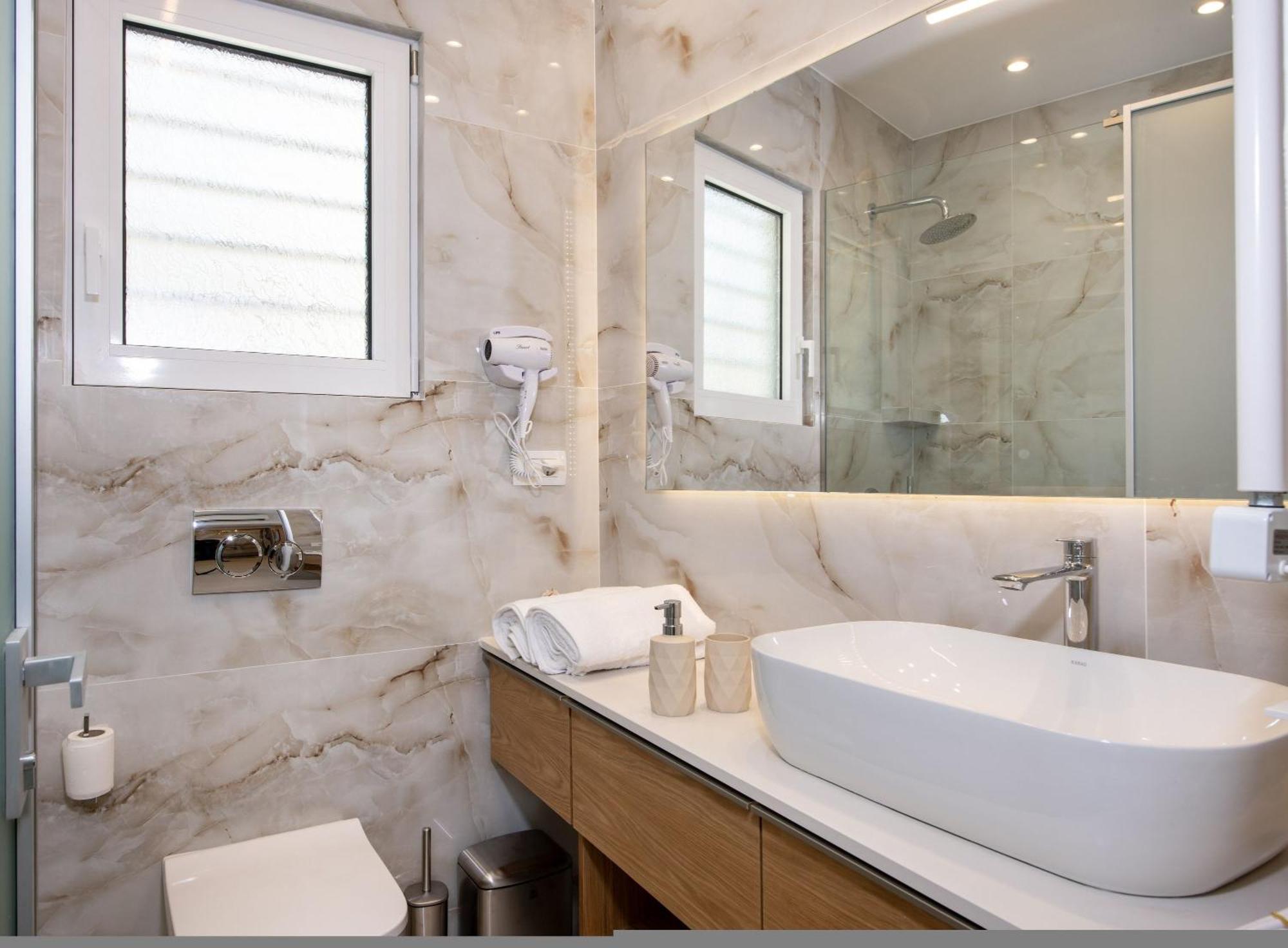 Cherry Central Luxury Suites Chania  Екстер'єр фото